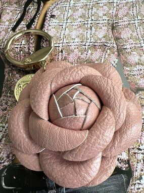🆕Pink🌸 Leather Flower Keychain